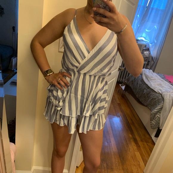 LAST 1️⃣ 😍 Cute Navy Striped Romper 😍 - Picture 4 of 4